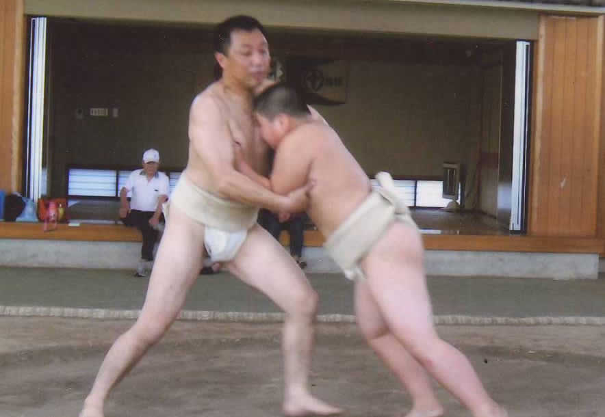 少年と稽古をとる千葉JC渕代表